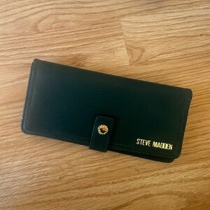 Steve Madden green Card Holder with Gold Accents